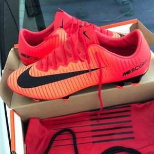 Soccer shoes mercurial vapors size 10